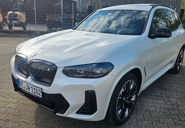 BMW iX3 124.000 km 32.800 &euro; Marl 45772